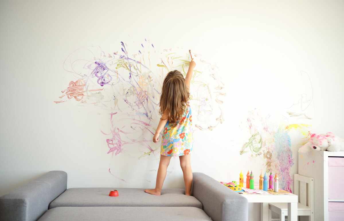 Почему детям интересно рисование на стенах