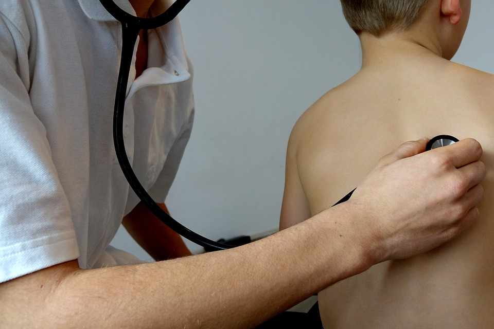 Как научить ребенка не бояться врача