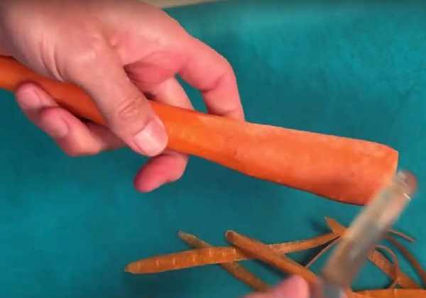 Очистка моркови