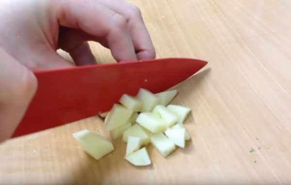 Нарезание картофеля кубиками