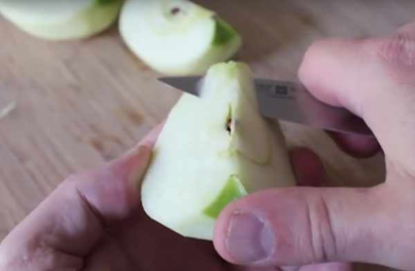 Удаление сердцевины из яблока