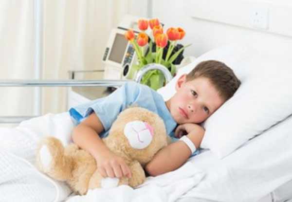 Ребенок в больничной палате