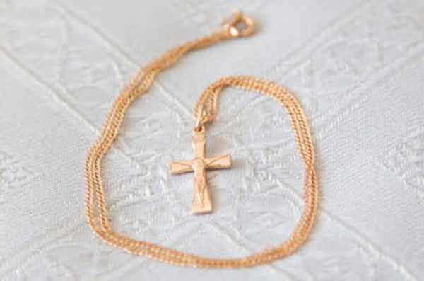 Золотой крестик с цепочкой