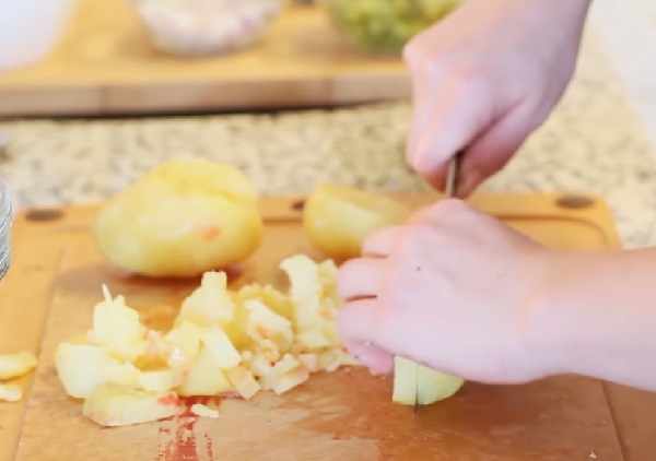 Нарезание картофеля
