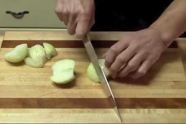 Измельчение луковицы